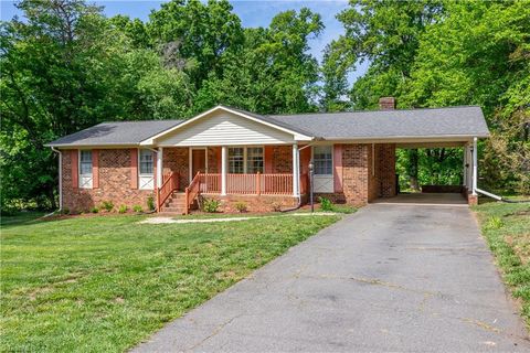 905 Hampton Street Eden NC 27288