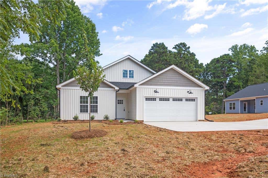 Photo of 1649 Ralee Drive, Winston-Salem, NC 27127 (MLS # 1230645)