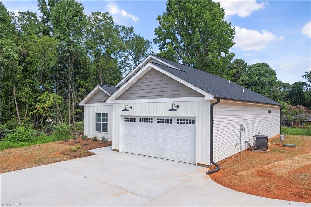 Photo of 1649 Ralee Drive, Winston-Salem, NC 27127 (MLS # 1230645)