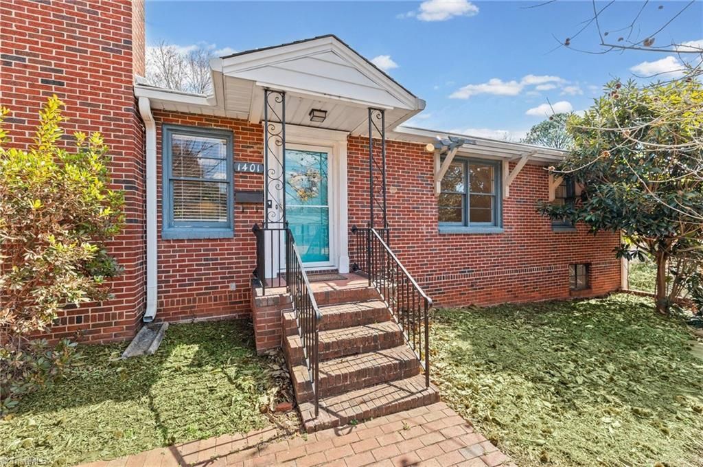 Photo of 1401 Drumcliffe Road, Winston-Salem, NC 27103 (MLS # 1213112)