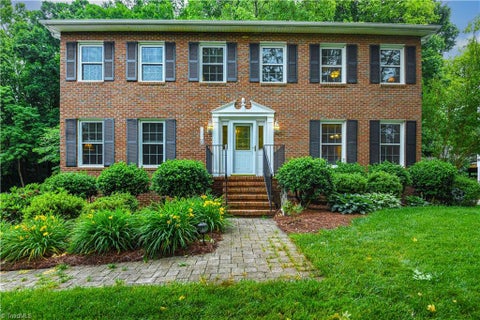 Homes For Sale - 1304 Wakefield Place<br/> Greensboro, NC 27410