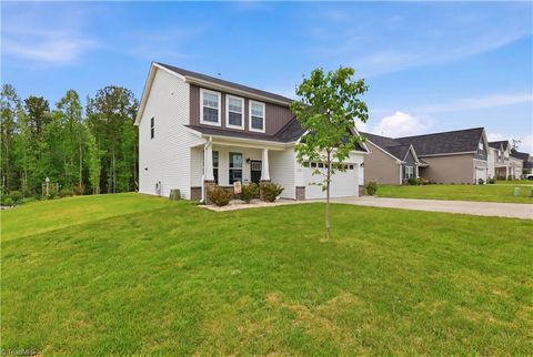 Homes For Sale - 633 Mahogany Drive<br/> Thomasville, NC 27360