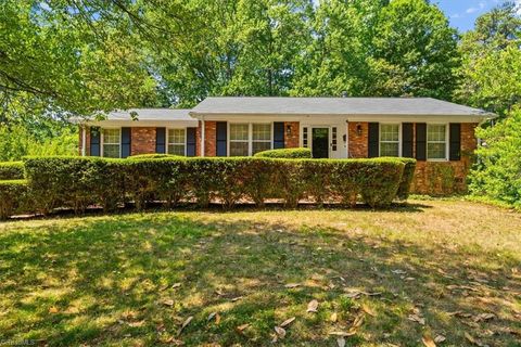 Homes For Sale - 4311 Dogwood Drive<br/> Greensboro, NC 27410