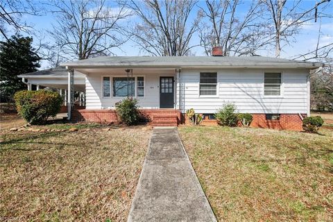 Homes For Sale - 106 11th Avenue<br/> Mayodan, NC 27027