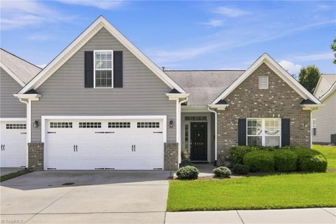 Townhouse For Sale - 6246 Langdon Village Court<br/> Clemmons, NC 27102