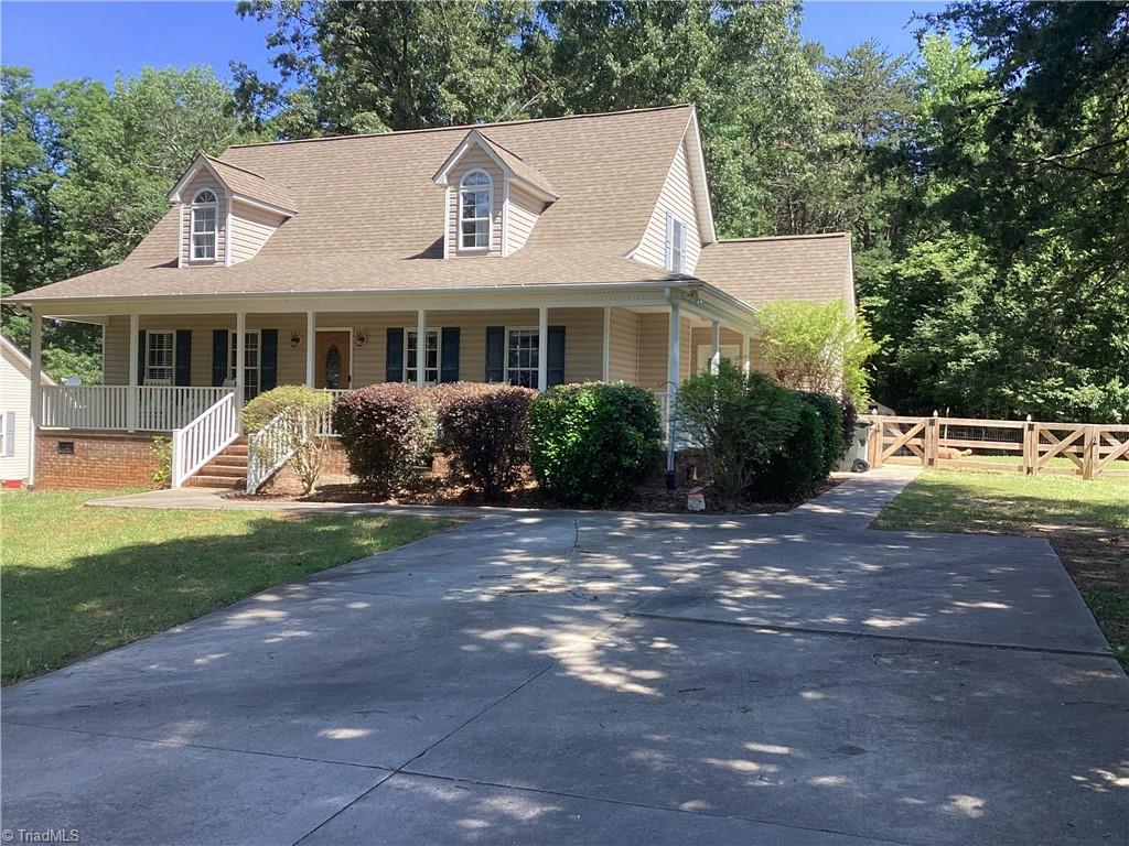 695 Old Castle Drive, Randleman, North Carolina image 2