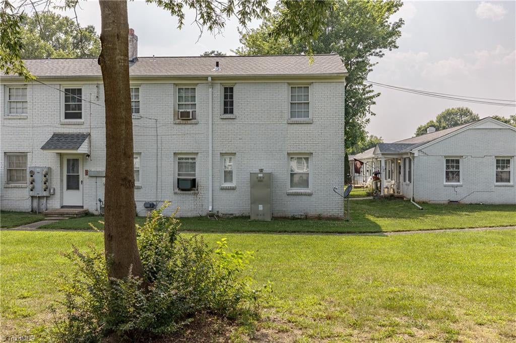 Photo of 1600 W Front Street #33C, Burlington, NC 27215 (MLS # 1228787)
