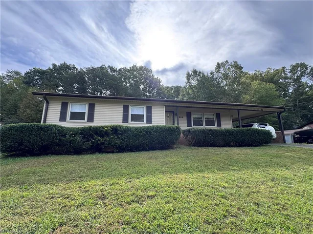 305 Kingston Drive, photo 2 of 34