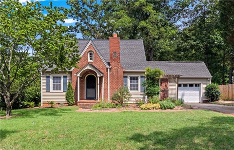 Homes For Sale - 2117 N Peace Haven Road<br/> Winston-Salem, NC 27106