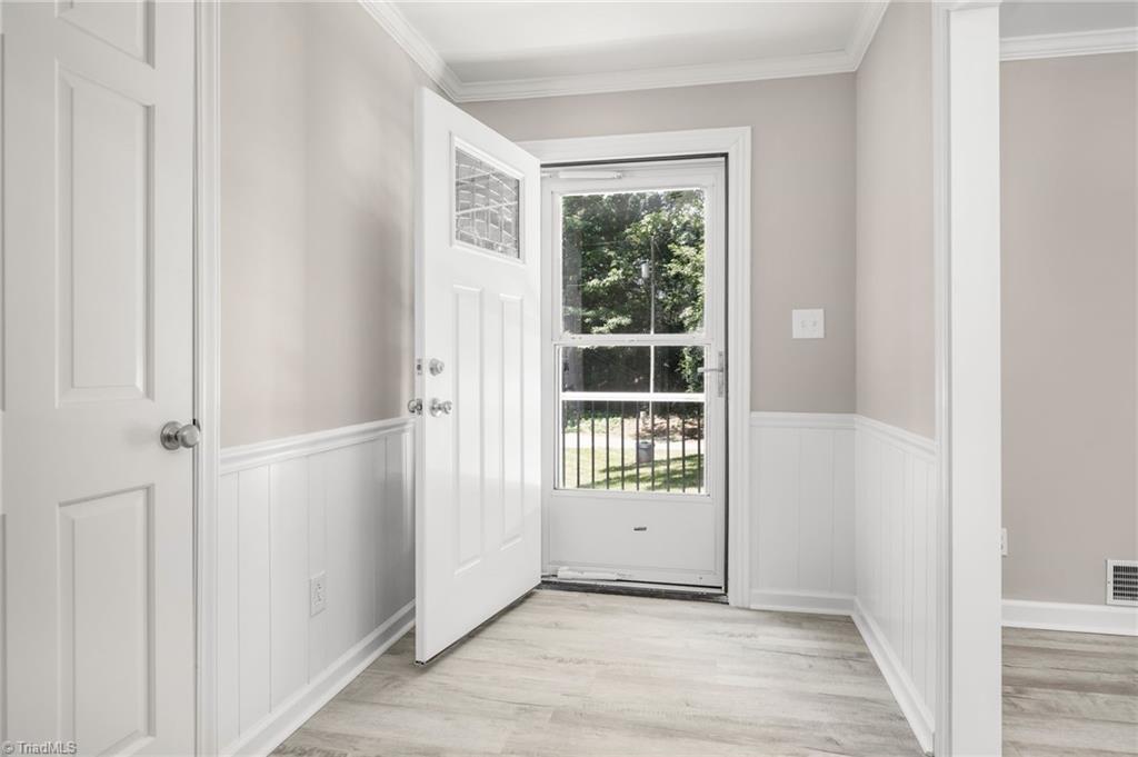1024 Salmons Drive, Yadkinville, North Carolina image 2