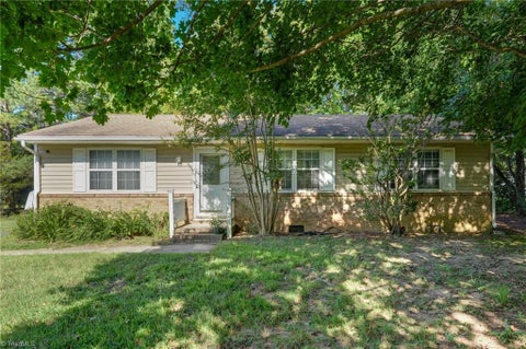 Homes For Sale - 4906 Pheasant Drive<br/> Greensboro, NC 27406
