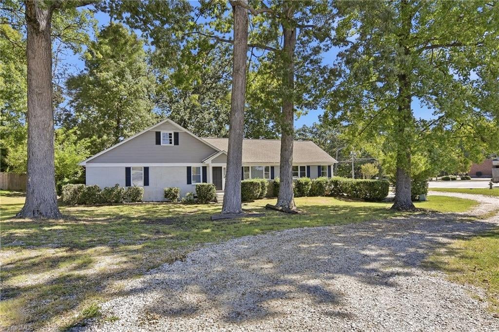 Photo of 1233 Guilford College Road, Jamestown, NC 27282 (MLS # 1236379)