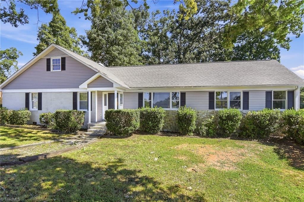 Photo of 1233 Guilford College Road, Jamestown, NC 27282 (MLS # 1236379)