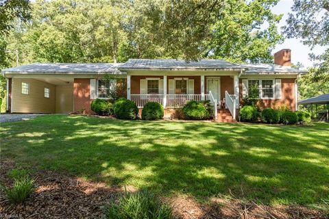 Photo of 262 Boggs Road, Thomasville, NC 27360 (MLS # 1219208)