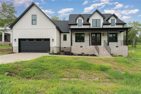 A home in Kernersville