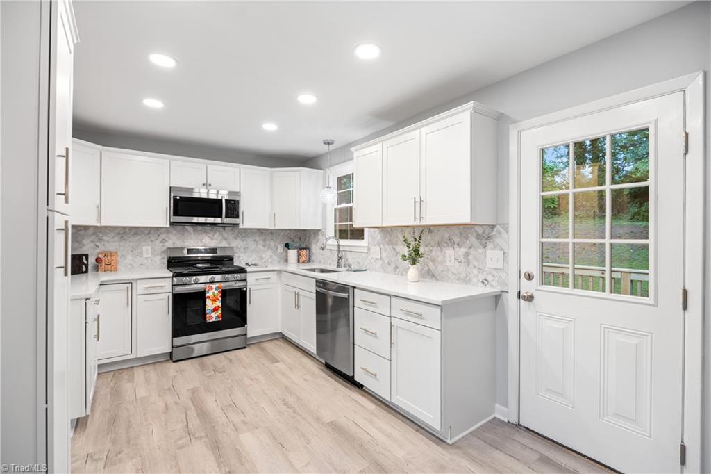 Winston-Salem, North Carolina 27103, United States, 3 Bedrooms Bedrooms, ,2 BathroomsBathrooms,Residential,Active,132740