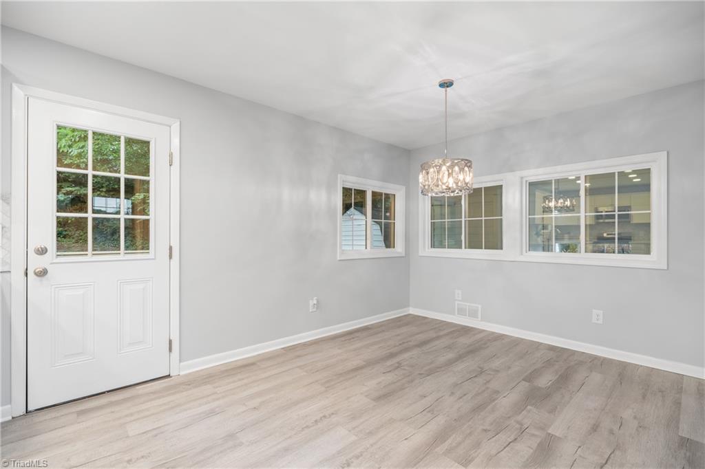 Winston-Salem, North Carolina 27103, United States, 3 Bedrooms Bedrooms, ,2 BathroomsBathrooms,Residential,Active,132740