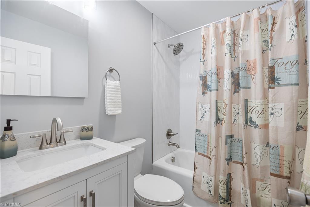 Winston-Salem, North Carolina 27103, United States, 3 Bedrooms Bedrooms, ,2 BathroomsBathrooms,Residential,Active,132740