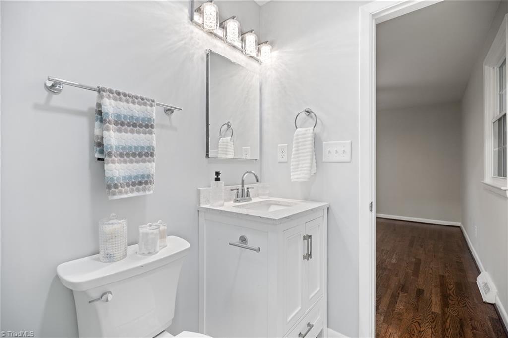 Winston-Salem, North Carolina 27103, United States, 3 Bedrooms Bedrooms, ,2 BathroomsBathrooms,Residential,Active,132740