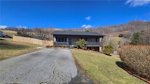 Homes For Sale - 125 Benfield Drive<br/> Jefferson, NC 28640