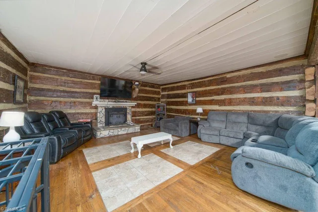 8700 Fieldcreek Farms Road, photo 4 of 31