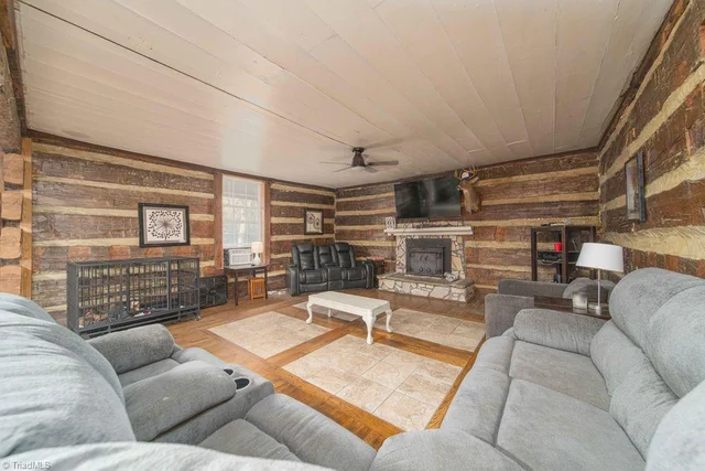 8700 Fieldcreek Farms Road, photo 5 of 31
