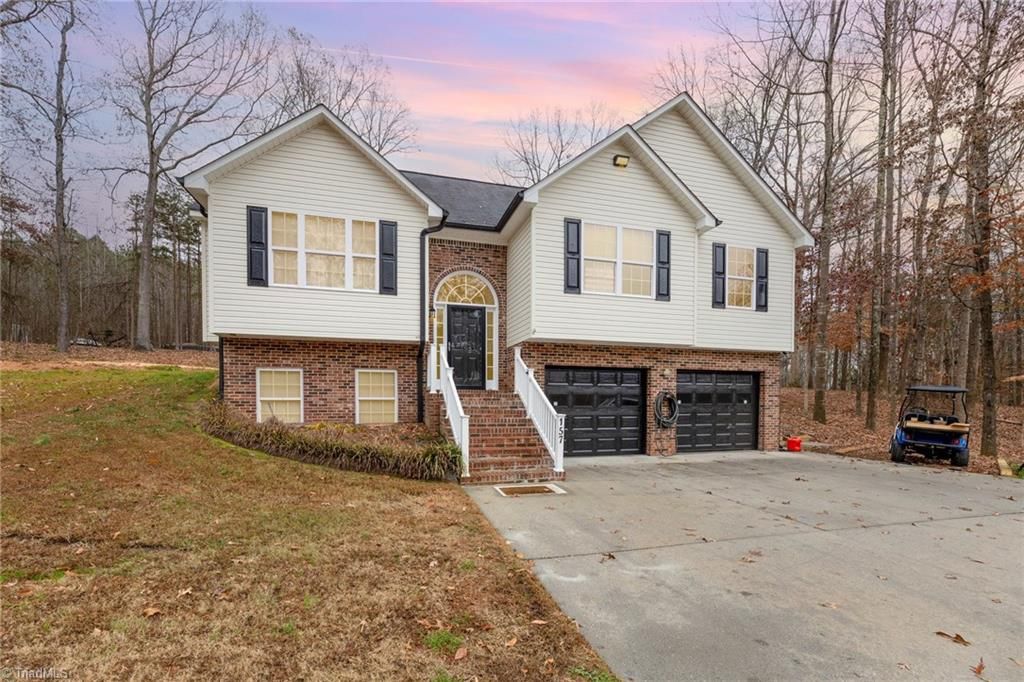Photo of 157 Midvalley Court, Lexington, NC 27295 (MLS # 1203277)