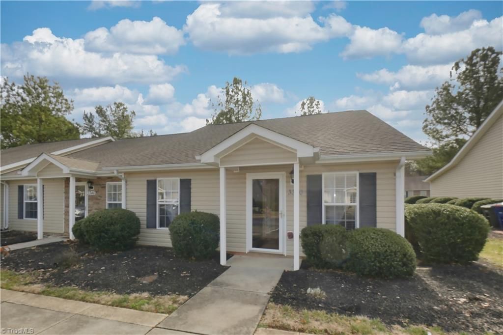 Photo of 3350 Hyde Place Circle, Winston-Salem, NC 27103 (MLS # 1207597)