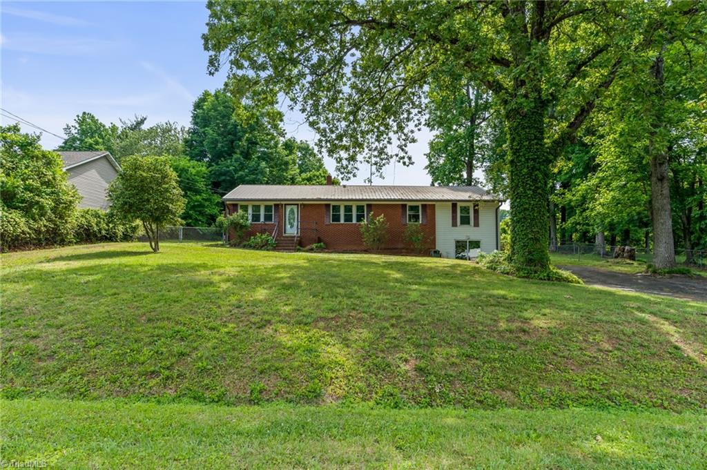 212 Lakeview Drive, Thomasville, North Carolina image 3
