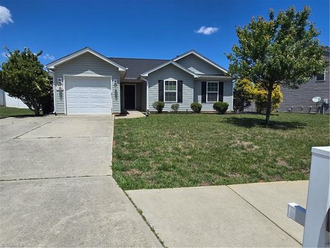 Homes For Sale - 7312 Scenic Village Lane<br/> Guilford County, Whitsett, NC 27377