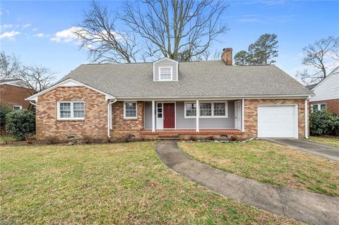 Homes For Sale - 2209 Villa Drive<br/> Greensboro, NC 27403