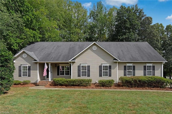 7902 CRESS CT, OAK RIDGE, NC 27310 - Image 8a3a77d36a628d2075d85e0903c56efa/1374502524