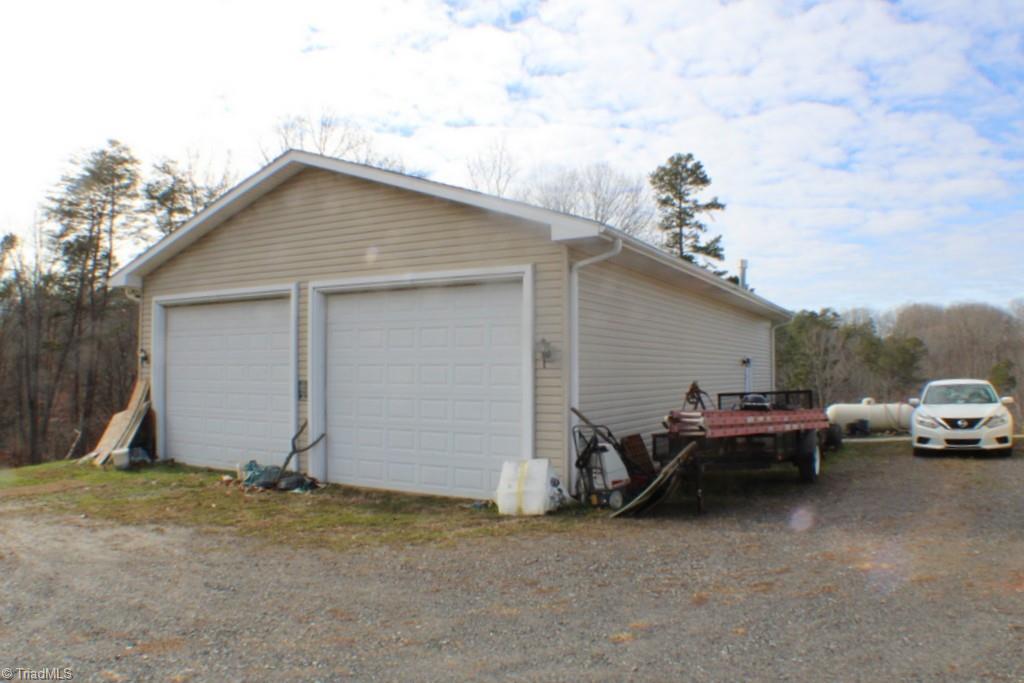 2086 Ray Loop Road, Westfield, North Carolina image 9