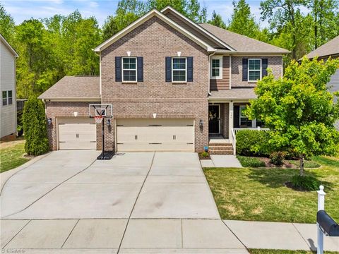 Homes For Sale - 946 Longleaf Pine Place<br/> Mebane, NC 27302