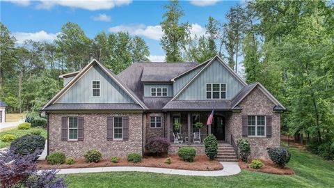 5422 Rambling Road Greensboro NC 27409
