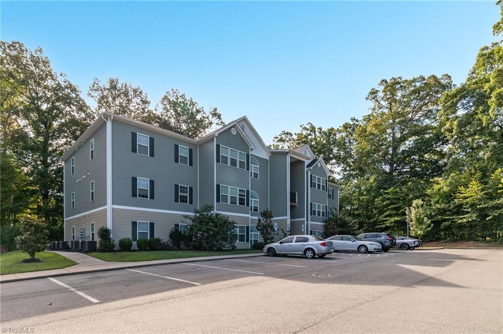 Photo of 2608 Pennoak Way #F, Greensboro, NC 27407 (MLS # 1217034)