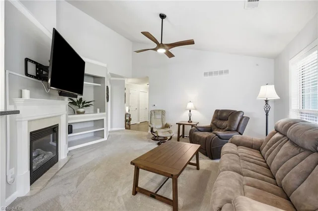 130 Shallowford Reserve Drive Unit 301, photo 5 of 25