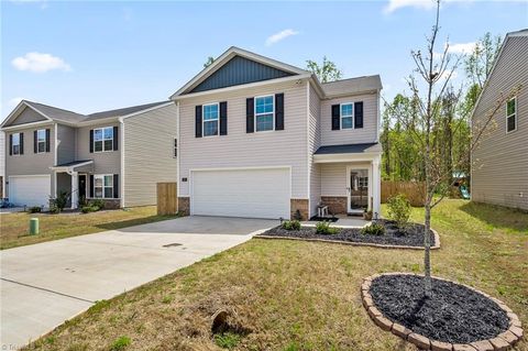 Homes For Sale - 166 Carriage Cove Circle<br/> Mocksville, NC 27028