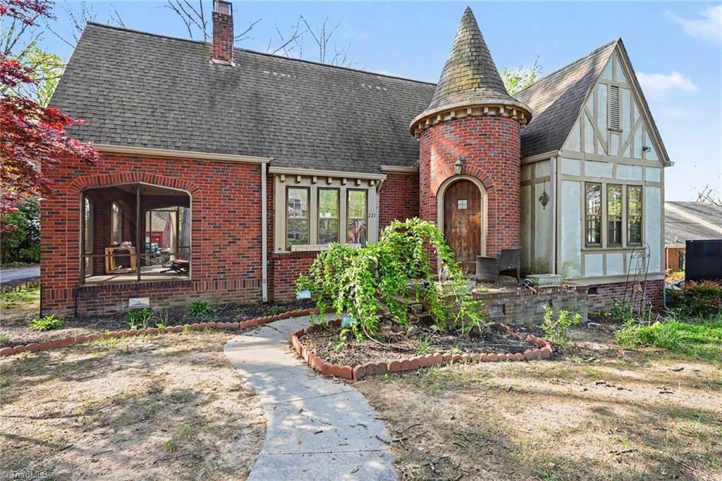 Photo of 221 Spring Street, Thomasville, NC 27360 (MLS # 1216708)