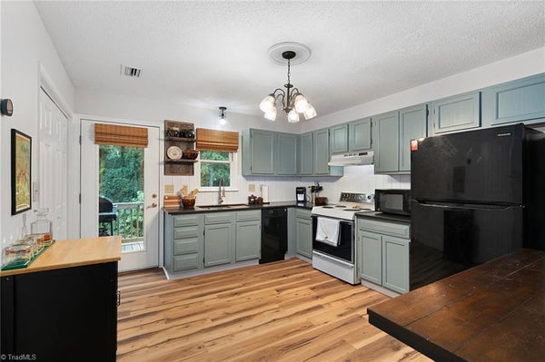524 ROCK CLIFF CT, WINSTON SALEM, NC 27104 - Image 8aea7c1e6d3c92668c06cddb2d1dc1d3/1113408564