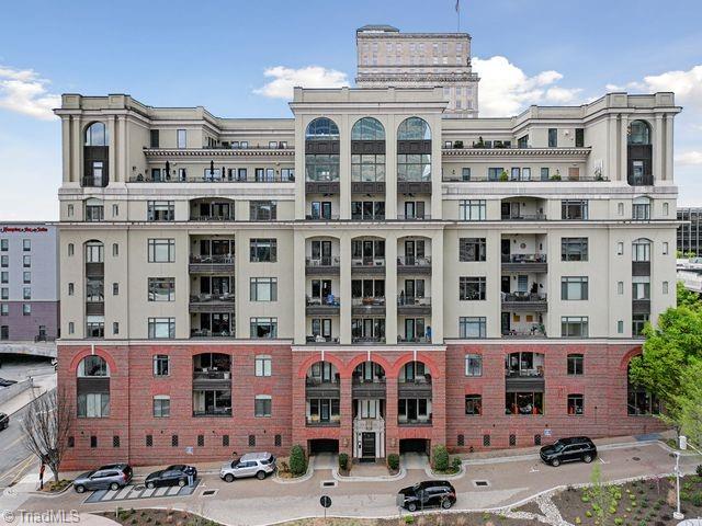 Winston-Salem, North Carolina 27101, United States, 3 Bedrooms Bedrooms, ,4 BathroomsBathrooms,Residential,Active,90344