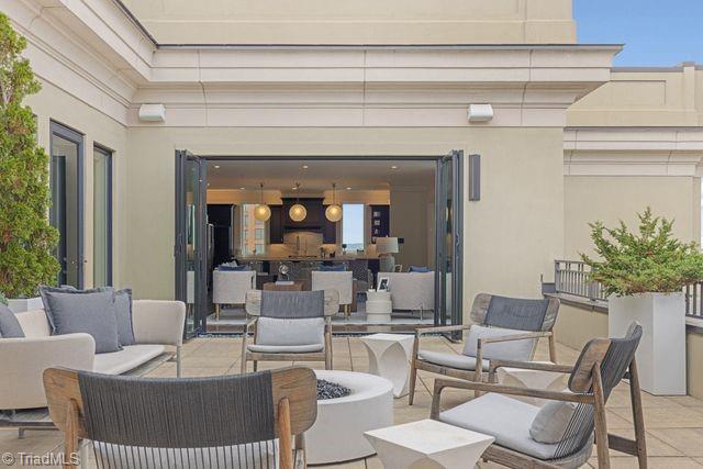 Winston-Salem, North Carolina 27101, United States, 3 Bedrooms Bedrooms, ,4 BathroomsBathrooms,Residential,Active,90344