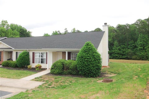 Townhouse For Sale - 2810 Waterstone Loop<br/> High Point, NC 27265