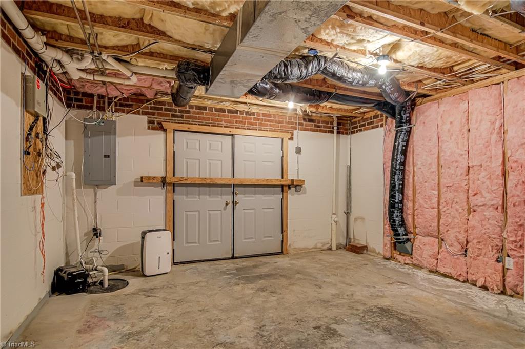 Clemmons, North Carolina 27012, United States, 3 Bedrooms Bedrooms, ,3 BathroomsBathrooms,Residential,Active,236375