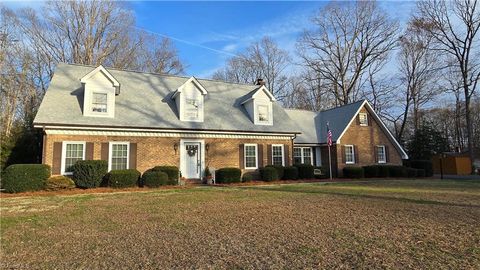 Homes For Sale - 113 Forest View Drive<br/> Mount Airy, NC 27030