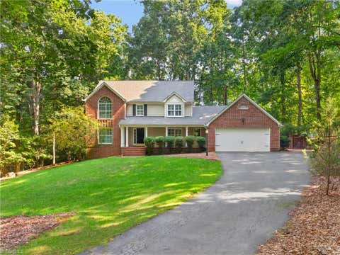 Homes For Sale - 2004 Northmont Drive<br/> Asheboro, NC 27205