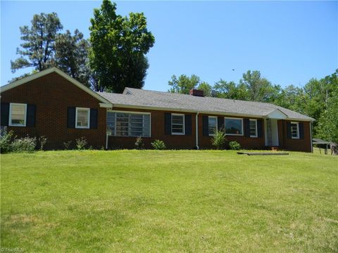 Homes For Sale - 4300 Old Liberty Place<br/> Greensboro, NC 27406