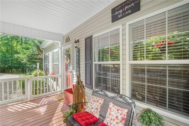 220 Echo Hollar Road, photo 2 of 24