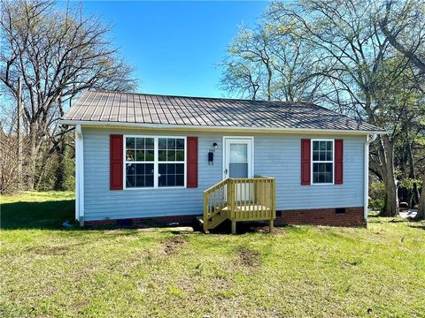 Homes For Sale - 406 Dunbar Street<br/> Lexington, NC 27292