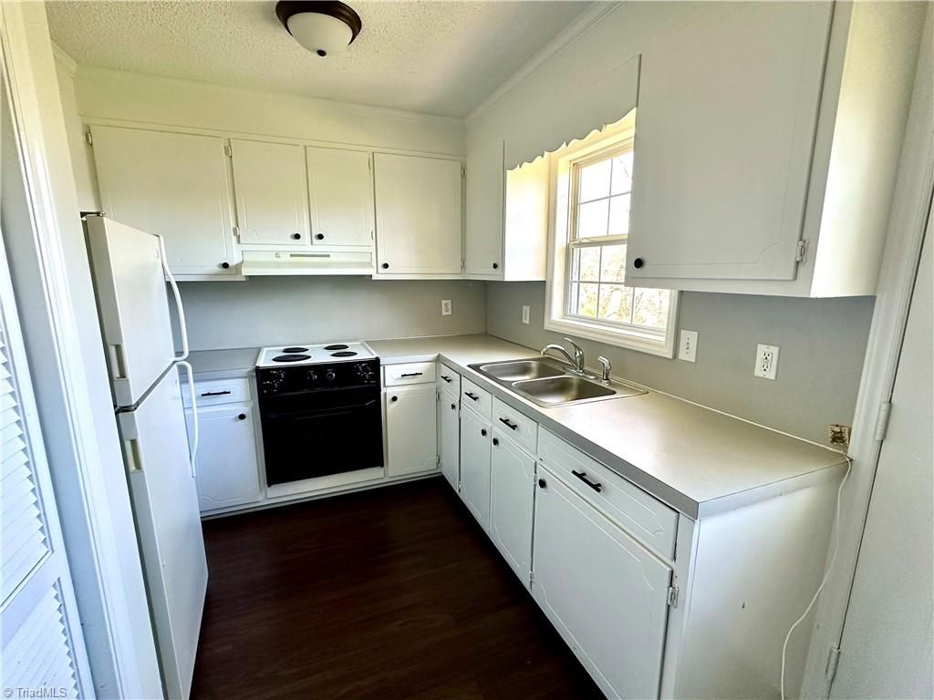 Photo of 406 Dunbar Street, Lexington, NC 27292 (MLS # 1212641)